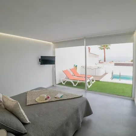 Carlota Villa Costa Adeje (Tenerife)